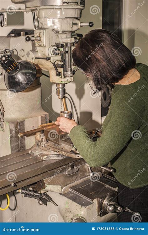 Manual Machine Operator