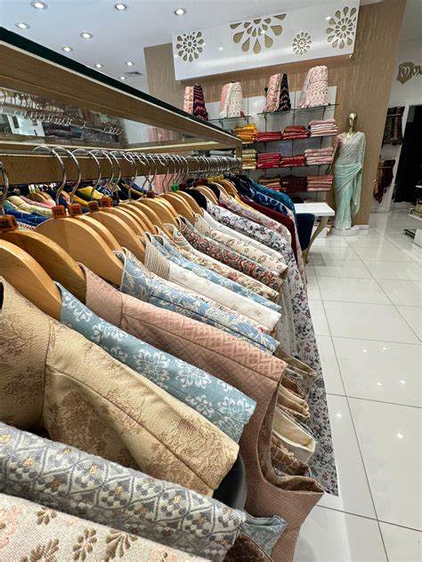 manyavar - oak tree road