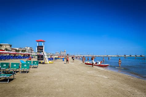 marche campeggio sul mare