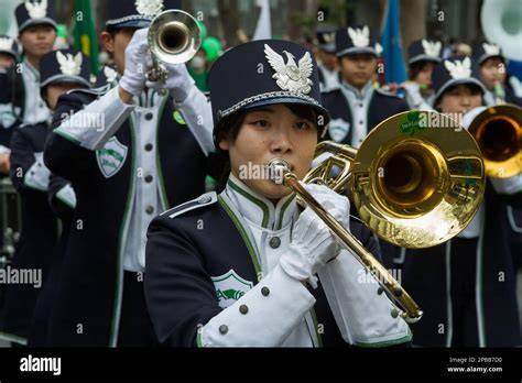 北陸高校吹奏楽部 マーチングパフォーマンスの躍動感