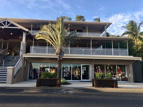 marina tavern bottle shop hamilton island