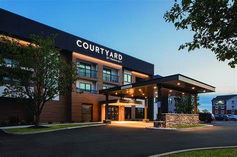 Courtyard by Marriott Appleton Riverfront