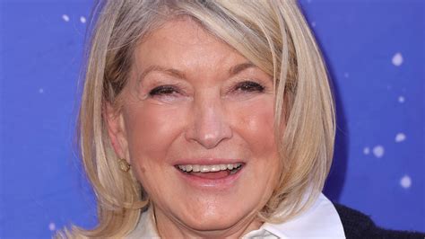 How to easily peel garlic using Martha Stewart's trick