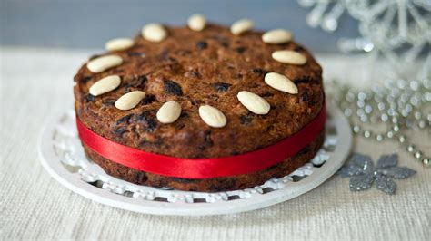 Mary Berry Gluten-Free Christmas Cake: Two Delicious Recipes To Try