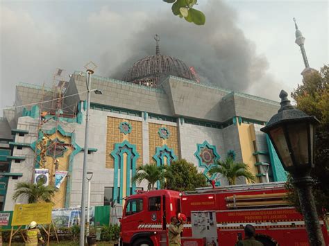 masjid islamic center jakarta kebakaran