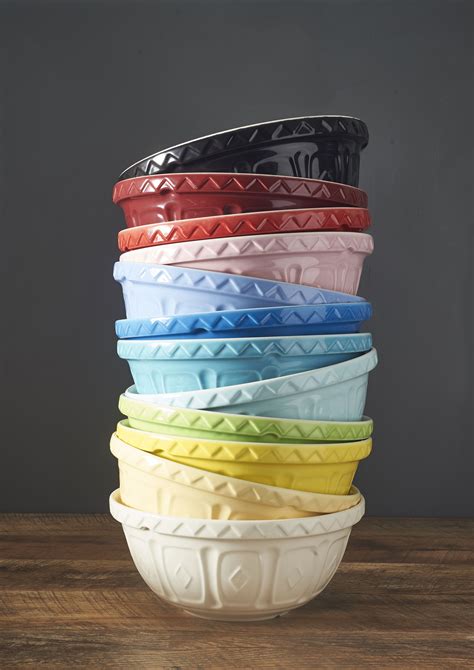 The Mixing Bowl Set consists of 3 mixing bowls. Stir some color into