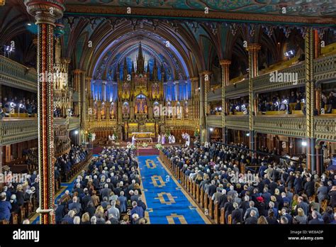 mass today at notre dame basilica