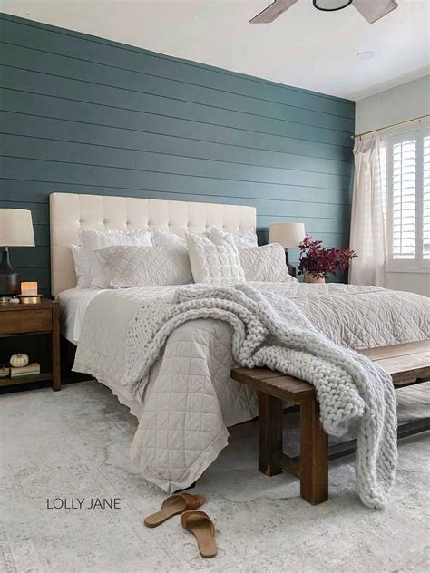 livingoncrust master bedroom refresh, black shiplap wall