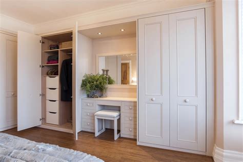 An elegant Harpsden bedroom Bedroom closet design