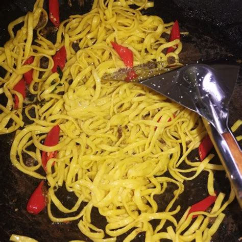 Masukkan mie kuning