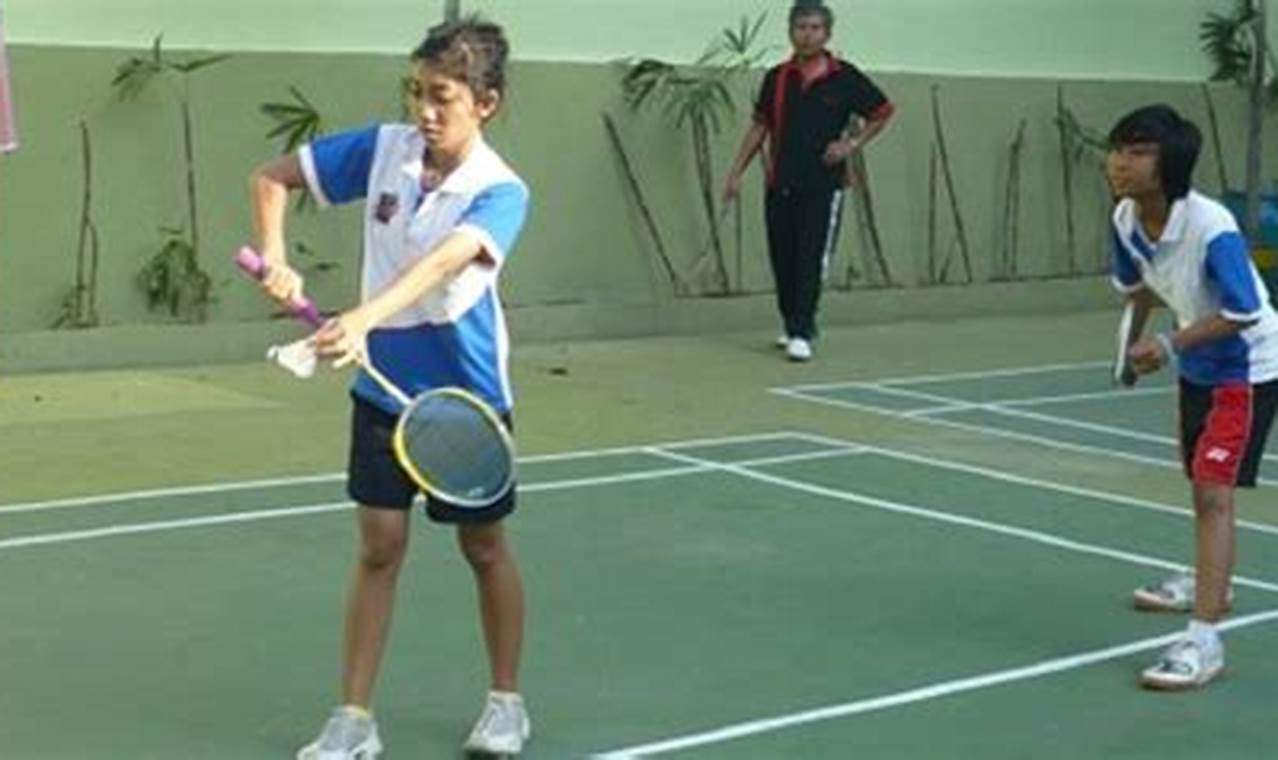 materi ekskul badminton
