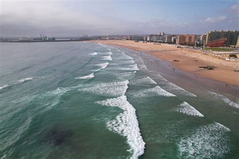 matosinhos beach waves