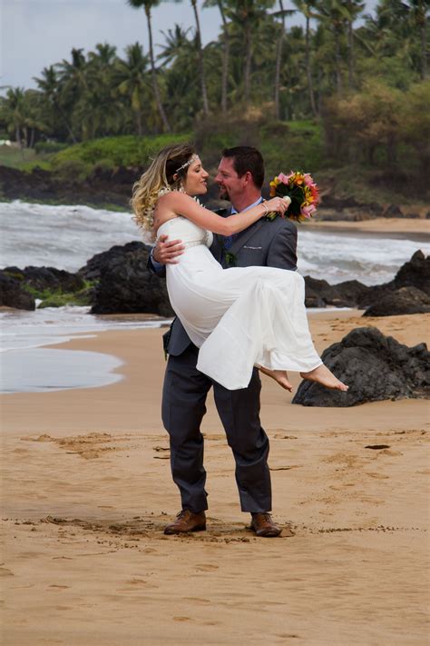 Barefoot Maui Wedding wedding photography at Makena Cove