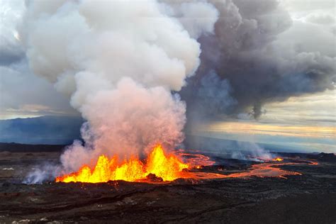 mauna loa hawaii volcano eruption 2022