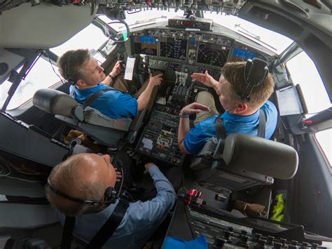 max 737 pilot training