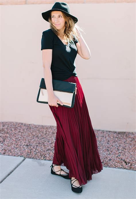 Band tshirt! Pair with a maxi dress Red pleated skirt outfit, Maxi