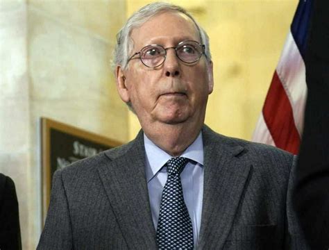 mcconnell freezes at podium
