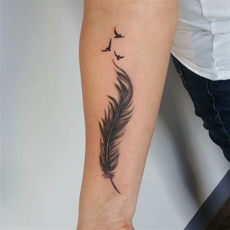 Powerful Meaning Female Feather Tattoo Designs Ideas
