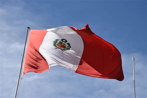 meaning of the peruvian flag