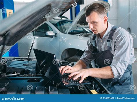 Mechanic Using Computer