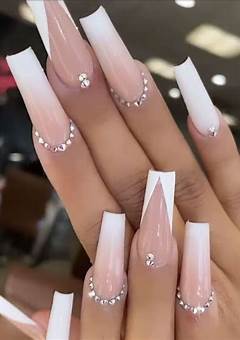Medium Length Acrylic Nail Designs: Stay On Trend In 2023