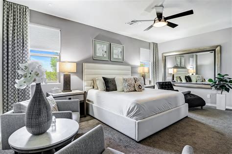 Medium Sized Bedroom Design Ideas, Renovations & Photos