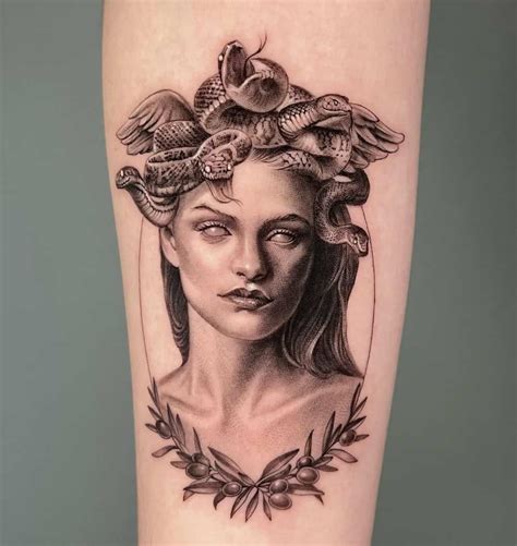 Pin by Gabriely Costa on Trends Medusa tattoo, Medusa tattoo design