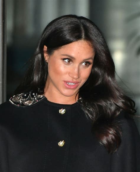 meghan markle to sign