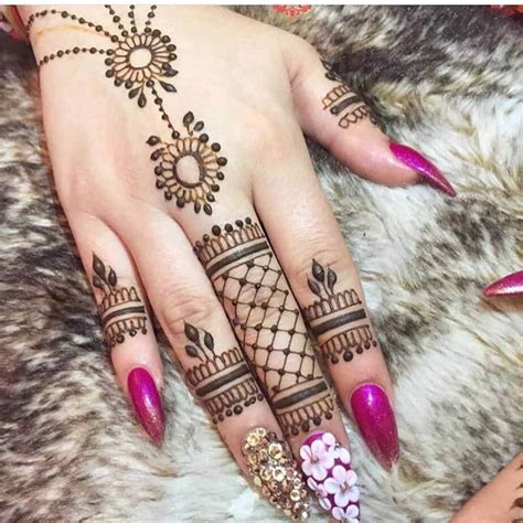 Top 26+ Easy and Simple Mehndi Designs for Eid and Weddings Sensod