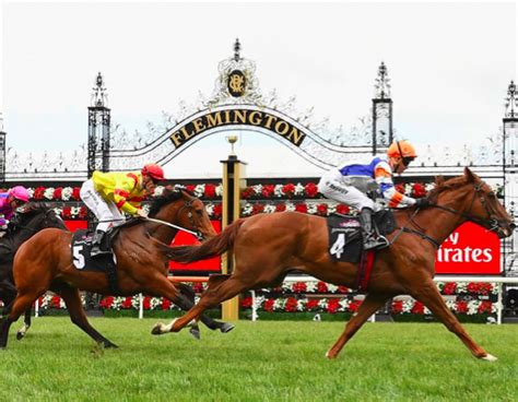 melbourne cup 2022 date public holiday
