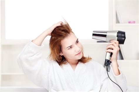 Rahasia Rambut Kuat dan Sehat: Kapan Waktu yang Tepat Memakai Hair Tonic?
