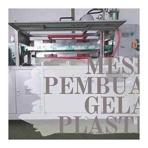 membersihkan mesin cetak gelas plastik