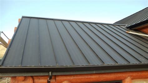 menggunakan bahan yang tepat untuk menghubungkan atap dengan dinding