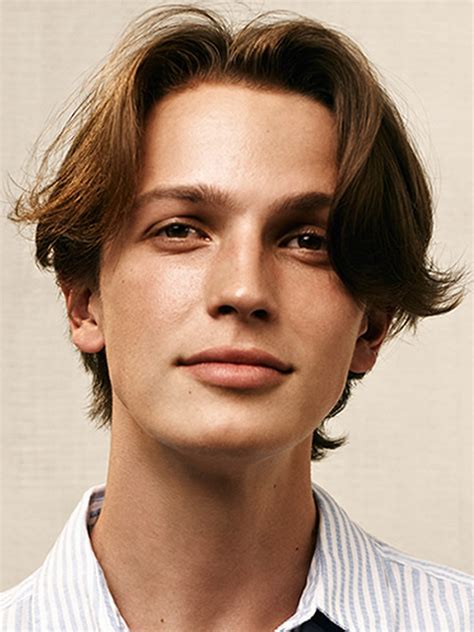 Modern Curtain Haircuts For Men (2021) Medium length hair men, Curly