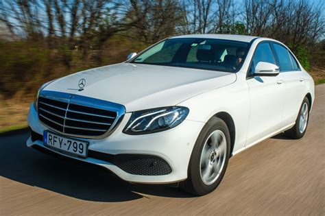 Született klasszikus MercedesBenz E 200 4Matic teszt AutóMotor