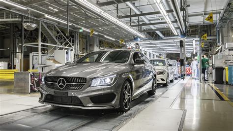 A kecskeméti MercedesBenz gyár megnyitja kapuit Autoszektor