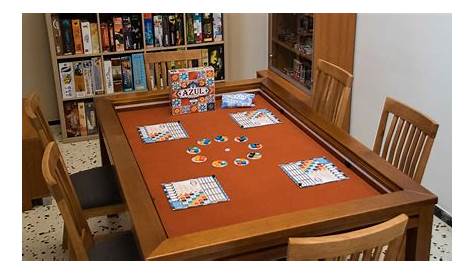 Mesas de juego ERMA | Mesas de comedor diseñadas para juegos de mesa y rol.