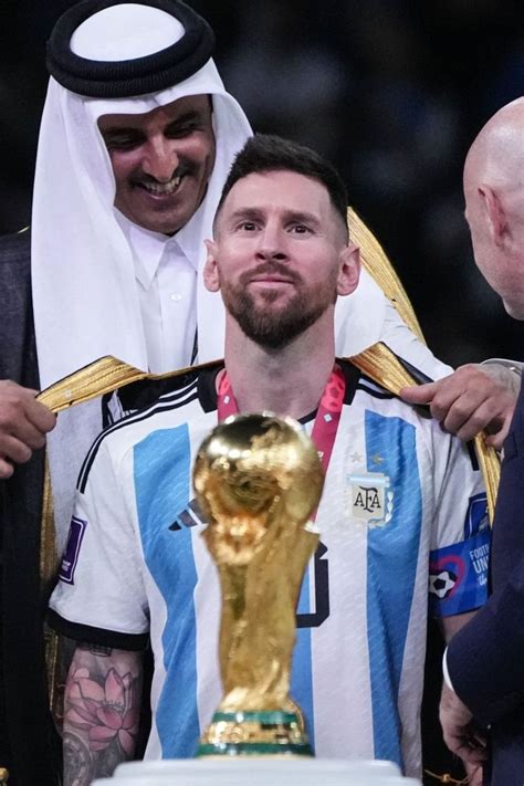messi 2022 world cup trophy
