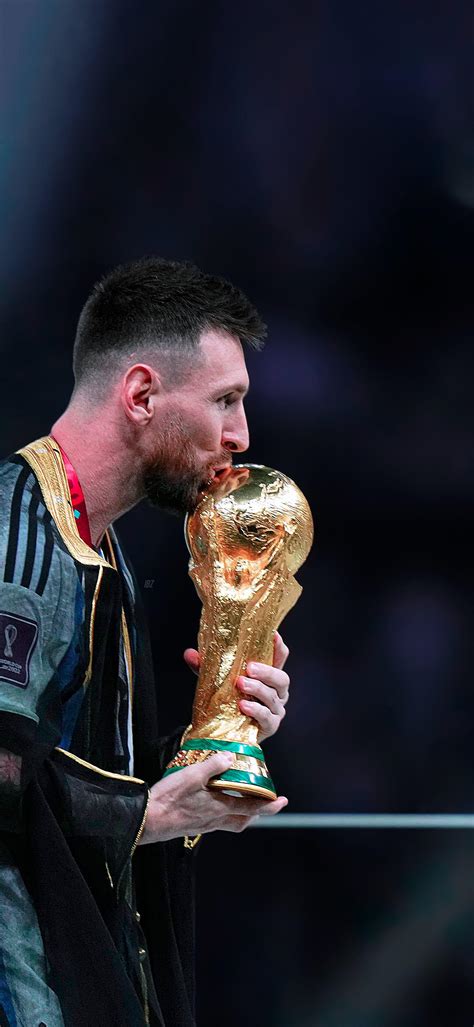 messi with world cup trophy wallpaper 4k