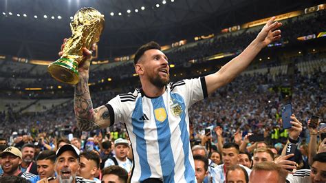 messi world cup trophy photo 4k