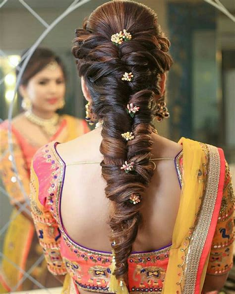 Fresh Messy Bun Hairstyle For Indian Bride For New Style