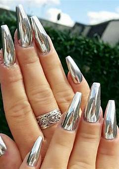 Metal Acrylic Nails: A Trendy Nail Art Option In 2023