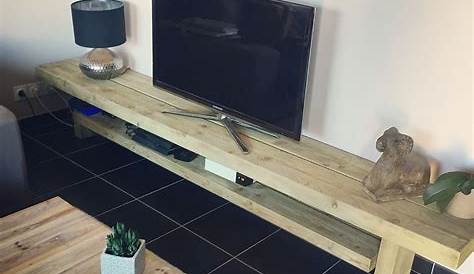 fabriquer un meuble TV, fait de bois brut, design très
