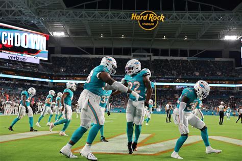 miami dolphins win and loss