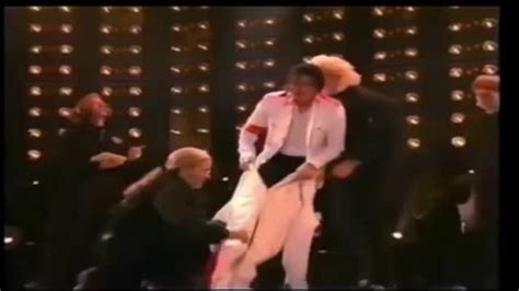 michael jackson collapses on stage
