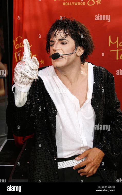 Ray: The Unforgettable Michael Jackson Impersonator