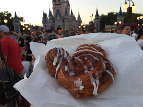 REVIEW MickeyShaped Cinnamon Roll Brings Classic Treat Back to the