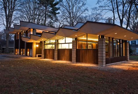 15 MidCentury Modern Home Exterior Designs