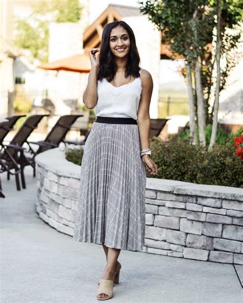 48 Wonderful Midi Skirt Outfit Ideas For Spring And Summer 2018 Moda