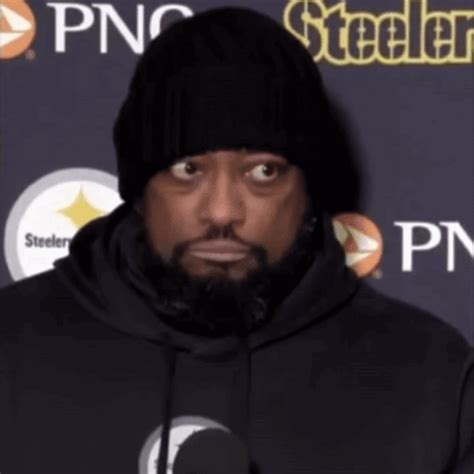 In the end, Alejandro Villanueva stood on the right side